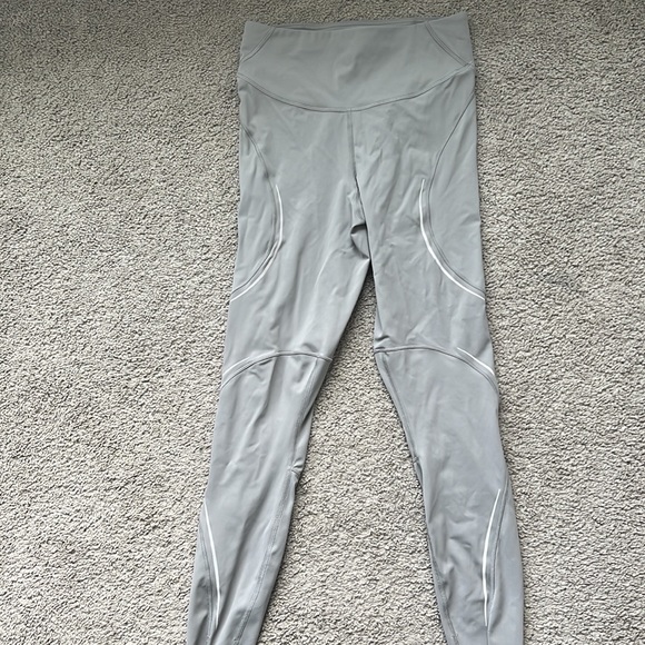 FINAL OFFER-Like new lululemon reflective running leggings - Picture 3 of 3